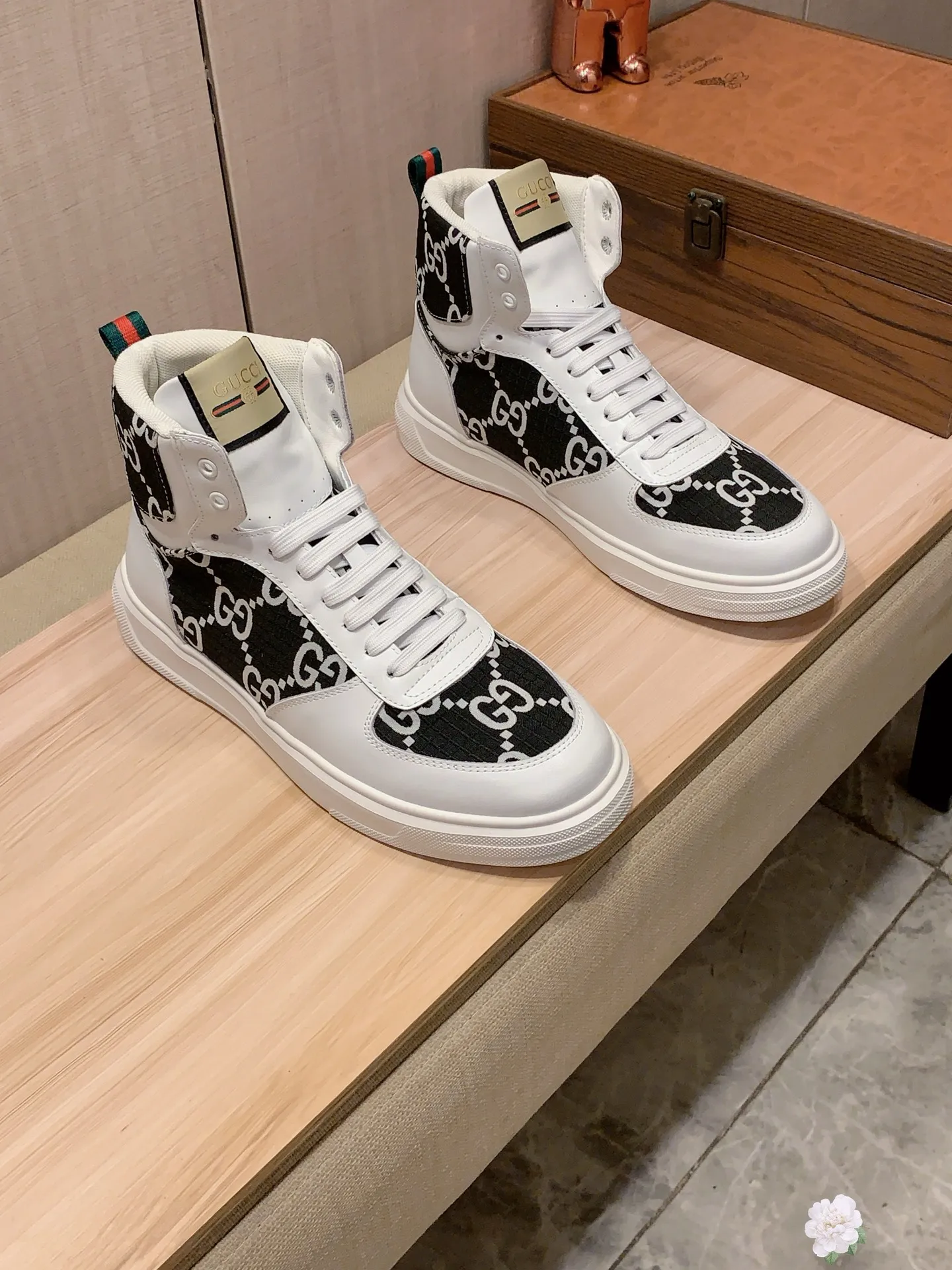 Men's men's shoes💰442💰💰🎩🎩[Lightning][Lightning] "Gucci*" latest • popular casual shoes, top brand [seduce] luxury ~ purchasing agency, top ~ quality. [Strong] The upper is made of imported breathable cowhide with fabric material ➕ Breathable sheepskin feet (•) and fine workmanship. The original stylish and stylish soft rubber wear-resistant and non-slip outsole is light and comfortable on the feet. The real thing looks better when photographed in person. 111: code: 38-44, 3️⃣ colors selected